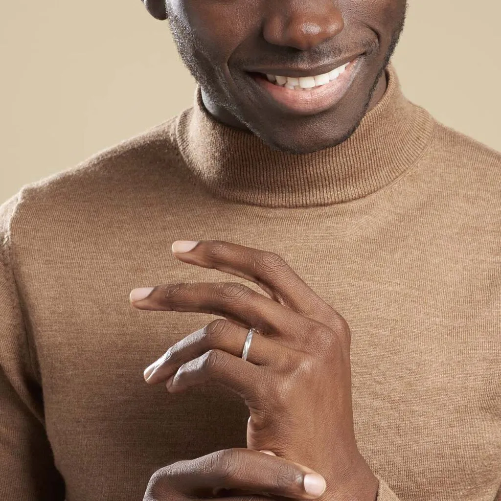 Histoire D'Or Alliance Samiha Ruban Plat Or Blanc – Image 5