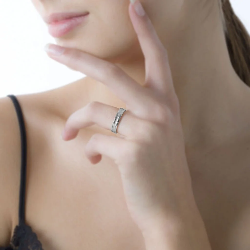 Histoire D'Or Alliance Shadene Ruban Plat Or Blanc – Image 4